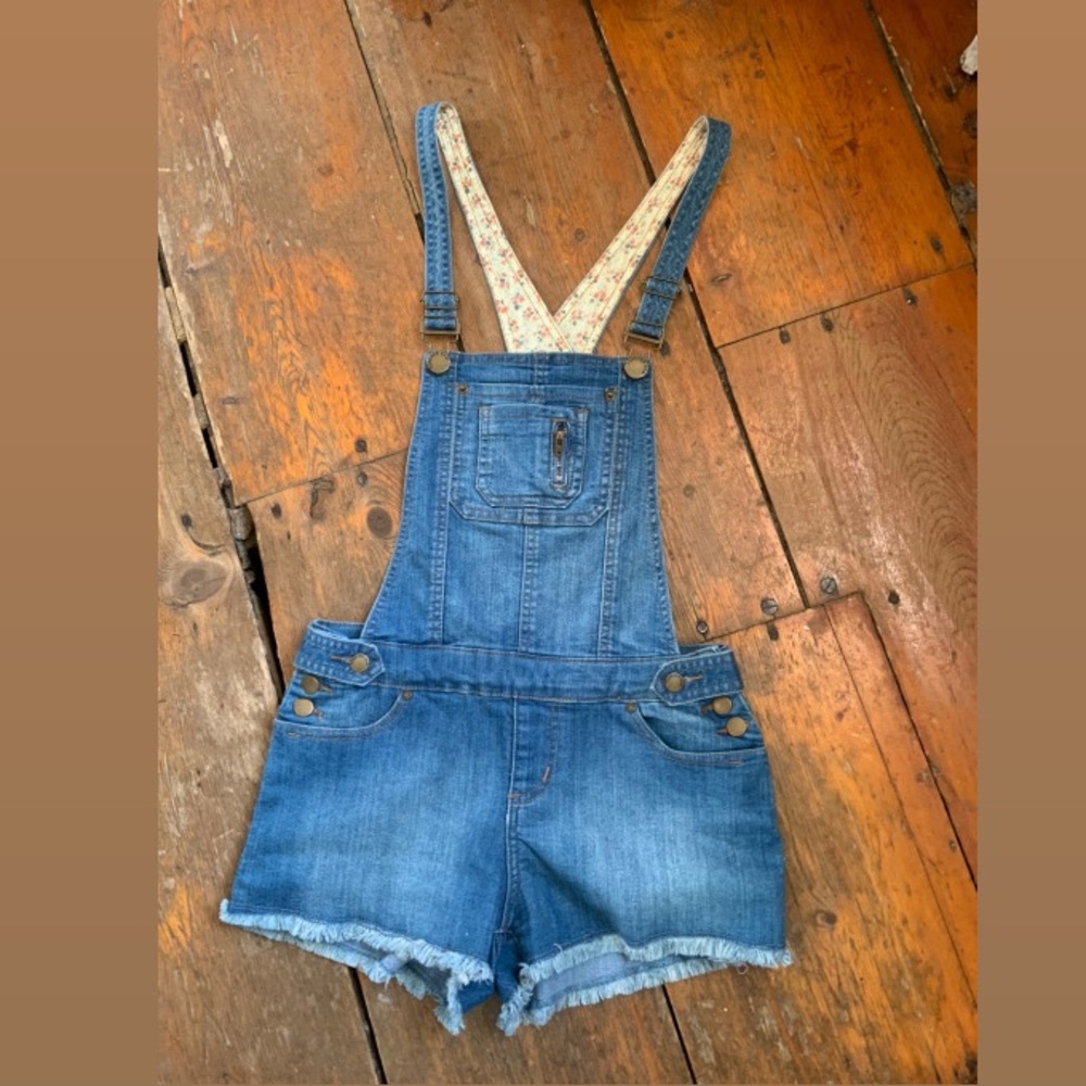 Cute Jean short overall with flower floral inside